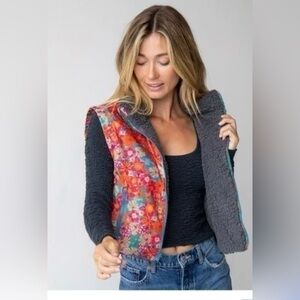 NATURAL LIFE NWT reversible Sherpa cropped puffer vest